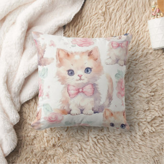 Coussin Adorables chatons duveteux avec des roses roses
