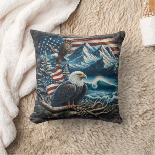Coussin Aigle en Branche en Vue Montagne