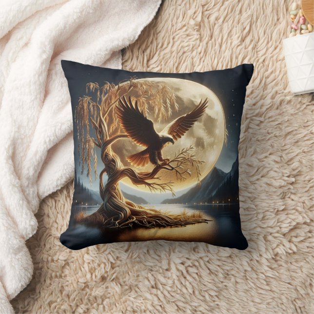Coussin Aigle perché sur la branche sous la Pleine lune (Couverture)