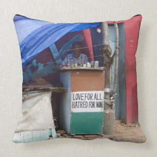 Coussin Aimez pour tous, haine pour aucun, Chennai