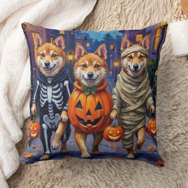 Coussin Akita Chiens Trick-or-Treating en costumes d'Hallo (Couverture)