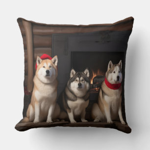 Coussin Akita par le Noël de la cheminée