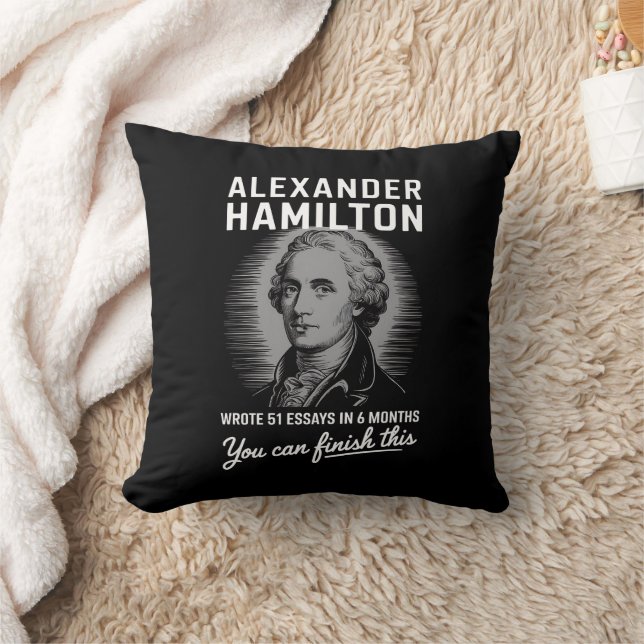 Coussin Alexander Hamilton A Écrit 51 Essais En 6 Mois (Couverture)