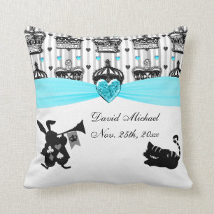 Coussin Alice dans le baby shower royal de couronnes du