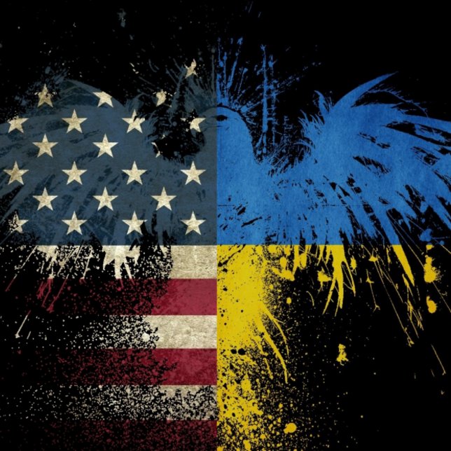Coussin américain des drapeaux d'aigle ukrainien (Créateur téléchargé)