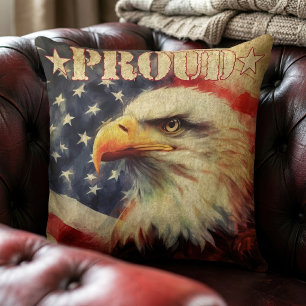 Coussin Américain fier. Aigle chauve et drapeau des États-