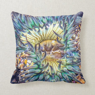Coussin Aqua fleuri et anémone de mer jaune dans l'eau