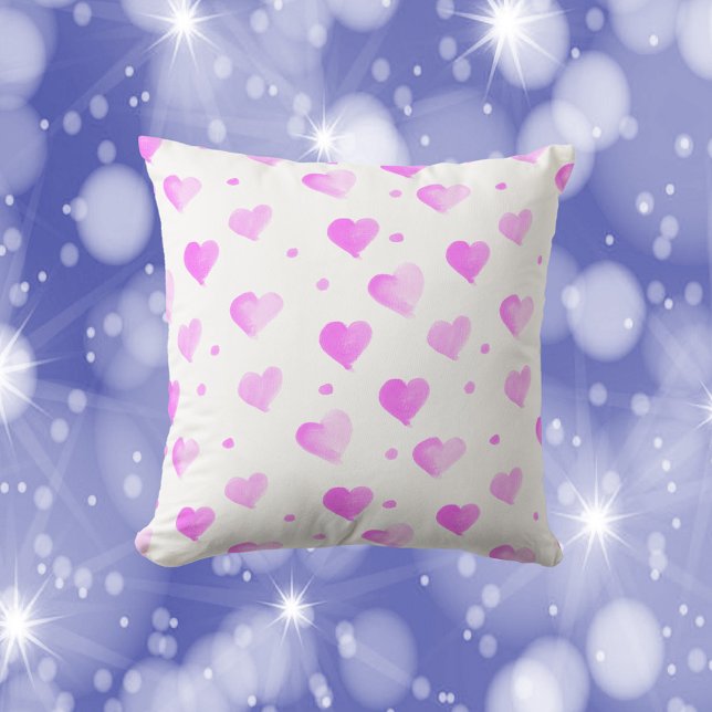 Coussin Aquarelle Coeurs et points rose (A throw pillow with a pink pattern of watercolor hearts and dots.)