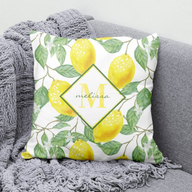 Coussin Aquarelle Lemon Tree Motif Nom et monogramme (Add a touch of ZEST to any room with our modern Lemons Pattern and Monogram Throw Pillow! )