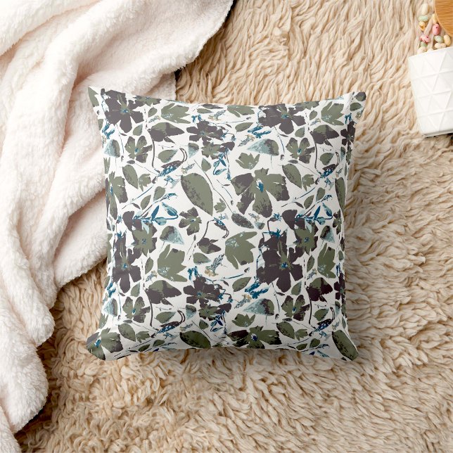 Coussin Aquarelle Vert Bleu Clematis Vin Fleurs Patter (Clematis Vine Elegant Green Blue Floral Home Decor Pillow from Studio Posies.)