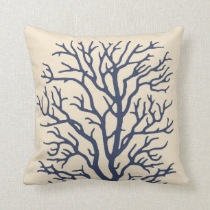 Coussin Arbre de corail en crème sur le bleu marine foncé