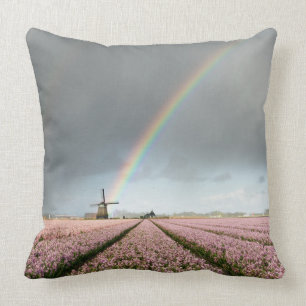 Coussin Arc-en-ciel au-dessus des jacinthes et un moulin 