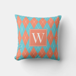 Coussin Argyle à broderie manuelle – Corail et Turquoise