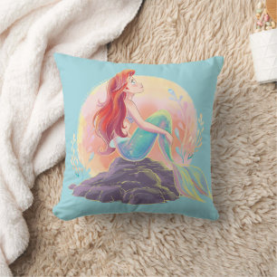 Coussin Ariel rêvé sur les rochers
