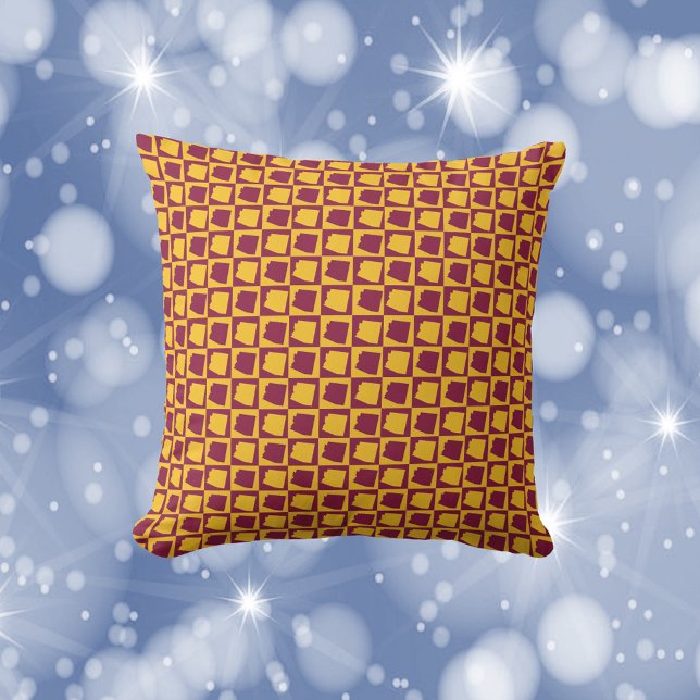 Coussin Arizona Pop Art Pattern Maroon Yellow Gold (A throw pillow with a maroon and yellow gold pattern of the US State of Arizona.)