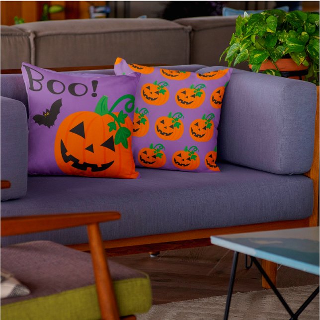 Coussin Arrière - plan violet d'Halloween Orange Jack-o'-l (Spooky Shades of Purple Haze is all the rage this Halloween! )