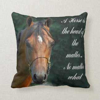 Coussin avec Cheval Head et disant