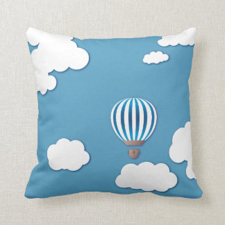 Coussin Ballon à air chaud bleu en nuages