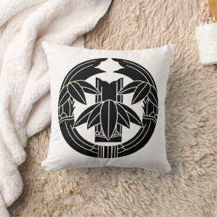 Coussin Bambou coupé dans des feuilles de bambou embrassan