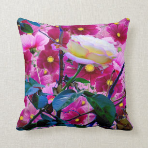 COUSSIN BEAUTÉ JAUNE DE ROSERAIE ET FLEURS DE FUCHSIA
