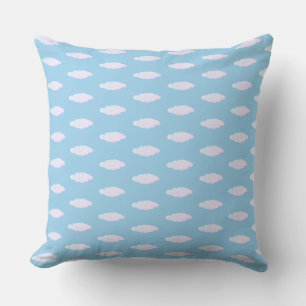 Coussin Beaux nuages célestes sur fond bleu ciel