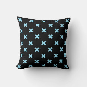 Coussin Bébé croix bleu coutures sur noir