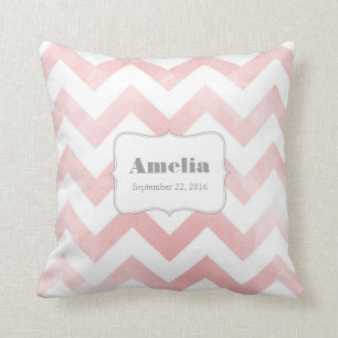 Coussin bébé - motif chevron rose