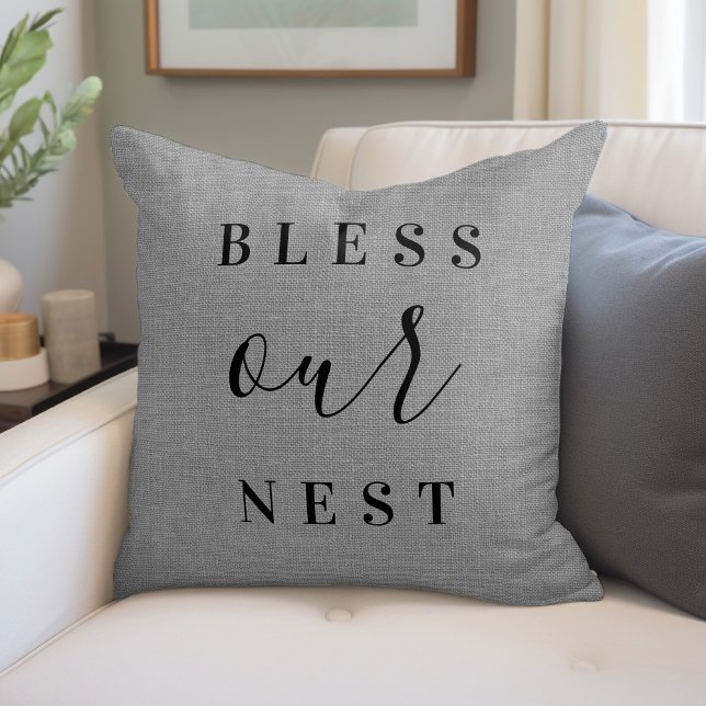 Coussin Bénissez Notre Nid | Agritourisme rustique gris (Créateur téléchargé)
