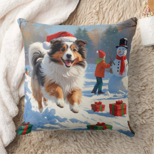 Coussin Berger des Shetland courant dans la neige avec un 