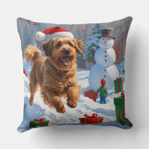 Coussin Bichon Havanais courant dans la neige avec un chap
