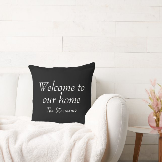 Coussin Bienvenue dans notre maison Nom de famille (Canapé)