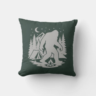 Coussin Bigfoot Camping Throw Pillow