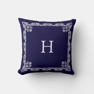Coussin Blanc Chic Lace Vector & Monogram sur Bleu Marine