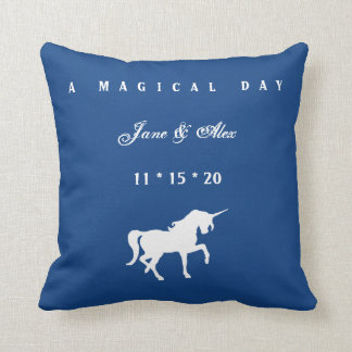 Coussin blanc de mariage de licorne