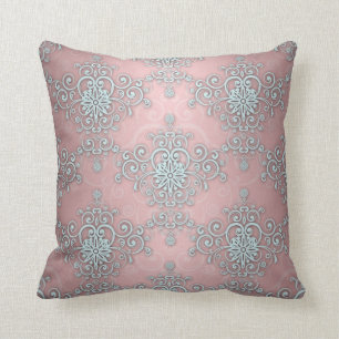 Coussin Bleu bébé pâle et motif damassé fantaisie rose