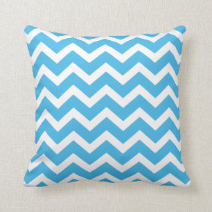 Coussin bleu lumineux de rayure de Chevron