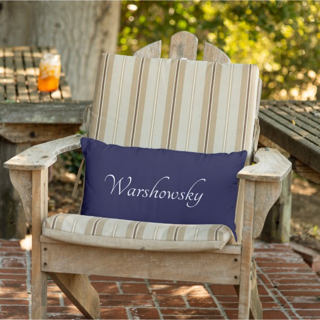 Coussin bleu marine personnalisé et nom blanc (Chaise)