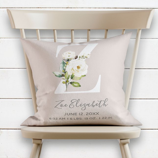 Coussin Blush Pink Floral Letter Z Baby Script Birth Stats (Créateur téléchargé)