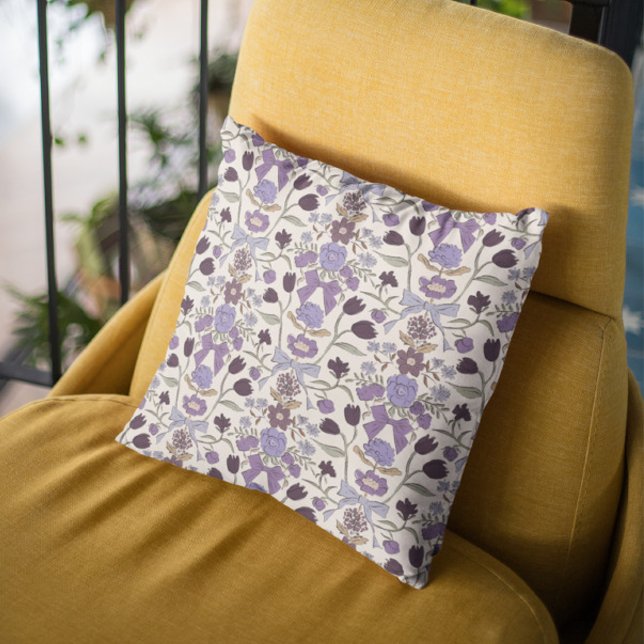 Coussin Boho de vaches pourpres et de fleurs (Créateur téléchargé)
