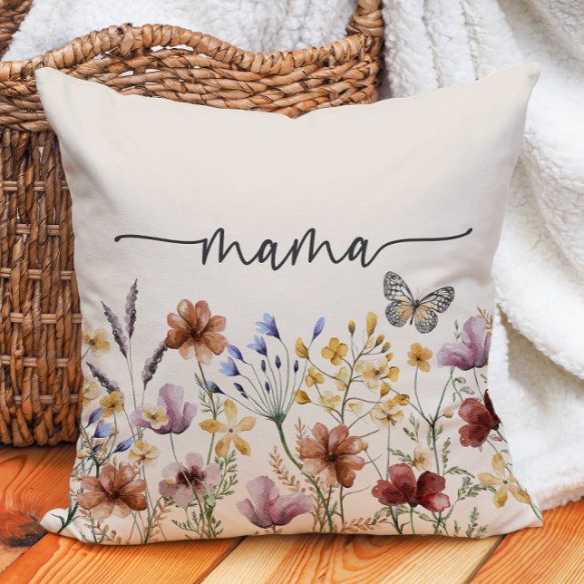 Coussin Boho Fleurs Sauvages Maman (Boho Wildflowers Mama Throw Pillow with Butterfly by Painted Paperie
)