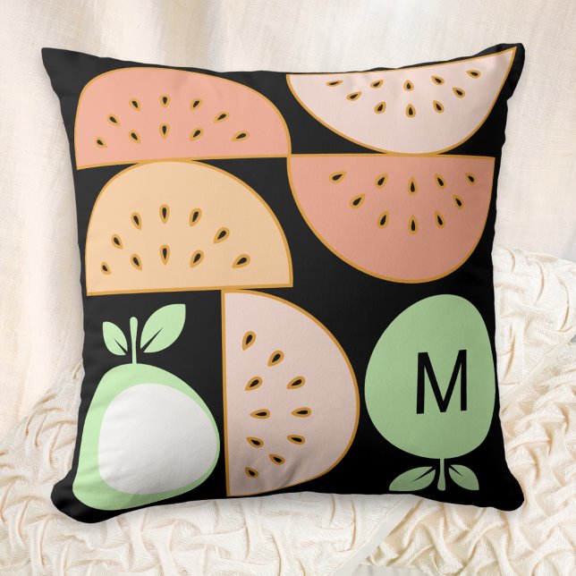 Coussin Boho Geometric Fruit Monogram Mid-Century Modern (A monogrammed throw pillow inspired by mid-century modern style, with melon and apple fruit shapes)