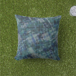 Coussin bord de la piscine en été