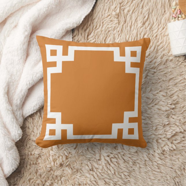 Coussin Bordure de clé grecque blanche et orange brûlée (Couverture)