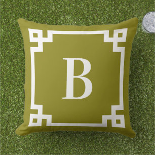 Coussin Bordure de clé grecque olive et blanche avec monog