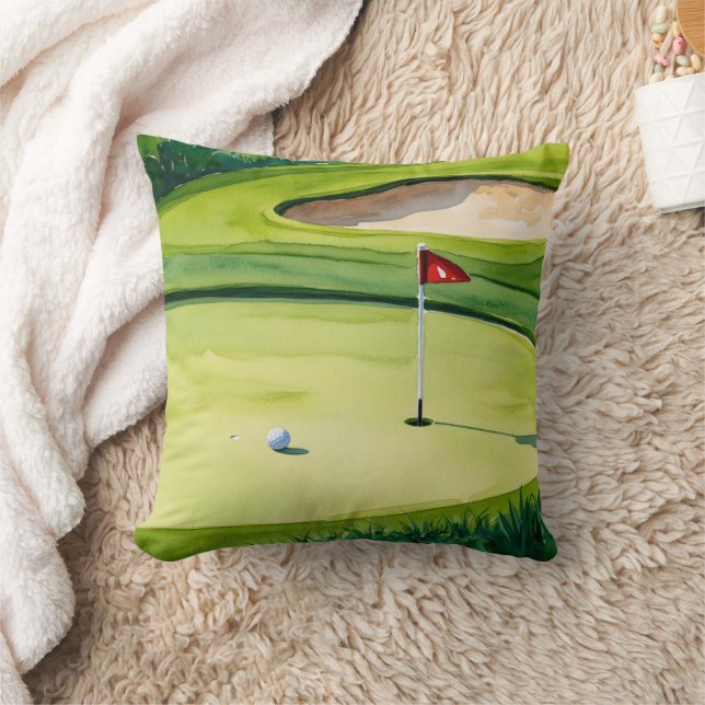 Coussin Boule de golf et drapeau sur la mise en vert (Couverture)