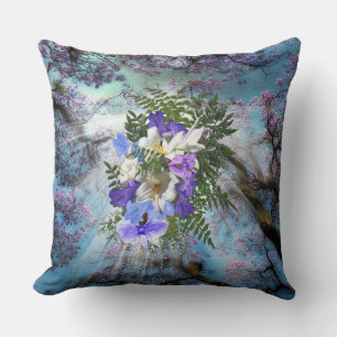Coussin Bouquet de jacaranda et lis blanc