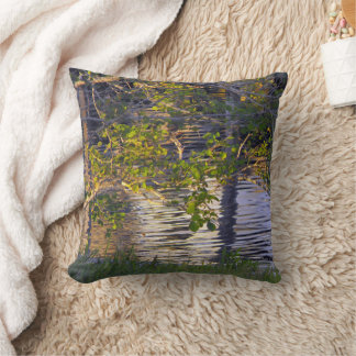 Coussin Branches de l'arbre, lumière du soleil, réflexion