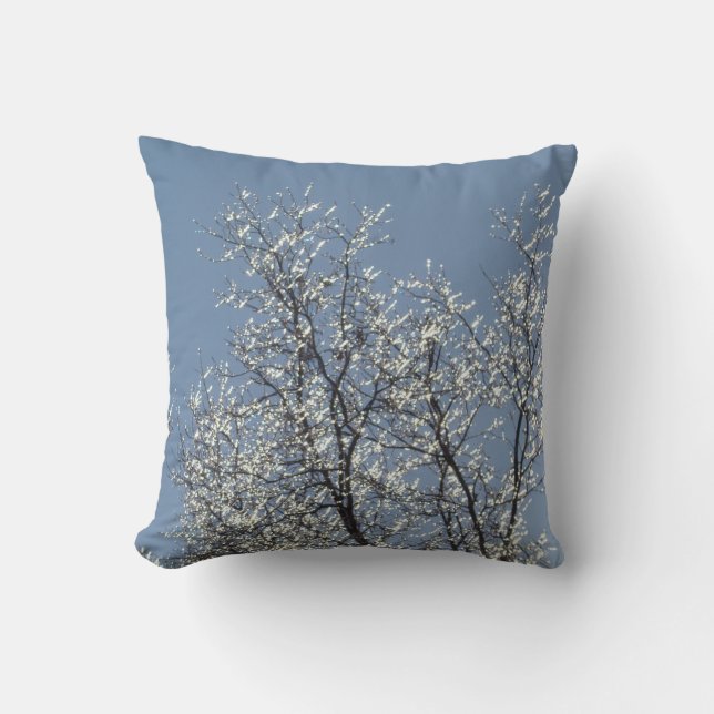 Coussin Branches Icy dans le ciel bleu d'hiver (Recto)