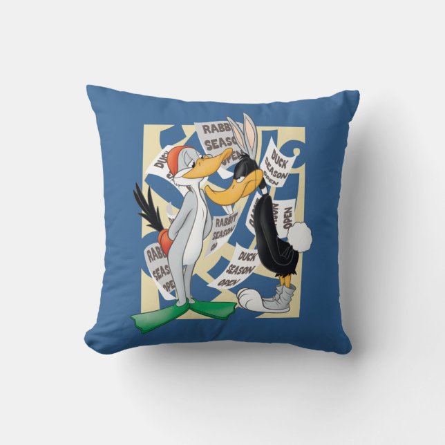 Coussin BUGS BUNNY™ & DAFFY DUCK™ Prêt Pour La Saison De C (Recto)