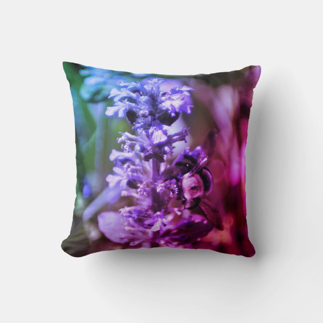 Coussin Bumble Bee Sur Fleur Violet Couleurs Abstraites  (Recto)